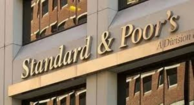 S&P, Türkiye'nin Kredi Notunu 'BB-' Seviyesine Yükseltti