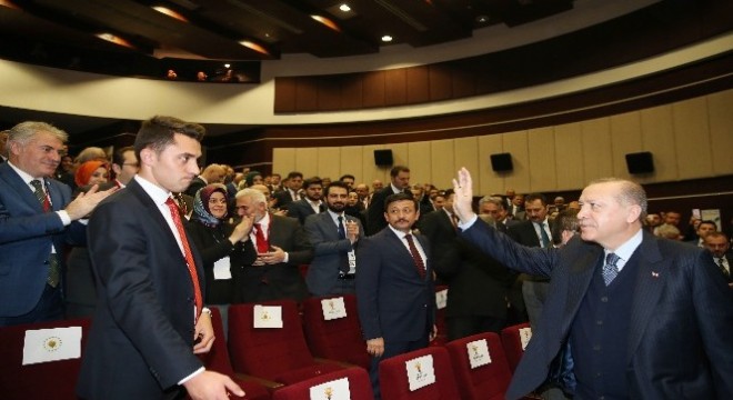 Cumhurbaşkanı Erdoğan: “Terör örgütünün arkasından bayrak sallamakla demokrat olunmaz, özgürlük yanlısı olunmaz, hak ve adalet müdafii hiç olunmaz, olunsa olunsa terör örgütü yardakçısı olunur”