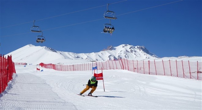 Erciyes'te 4’üncü Diplomatik Kayak ve Snowboard Yarışı düzenlendi