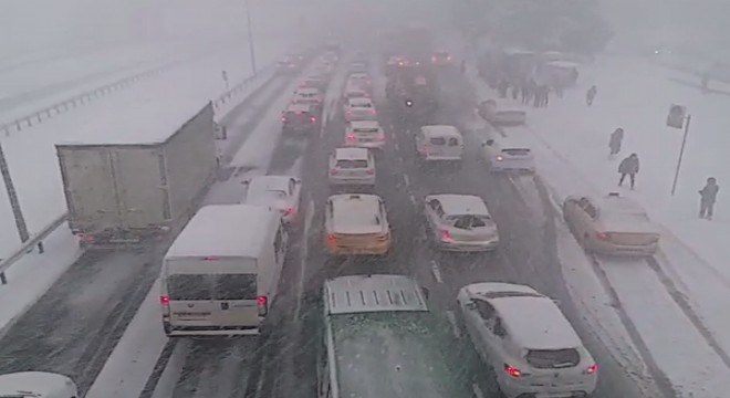 İstanbul u kar fena vurdu