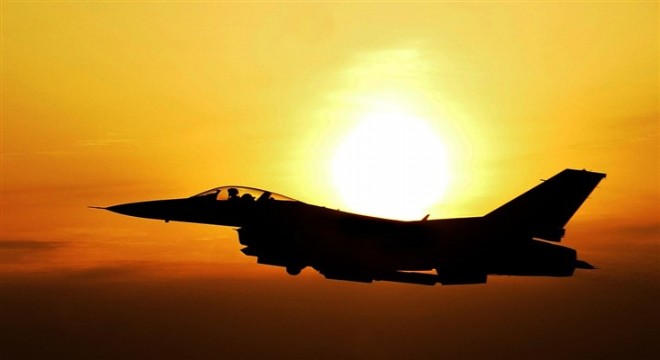 NATO görevini engellemeye çalışan Yunanistan a ait uçaklara karşılık verildi