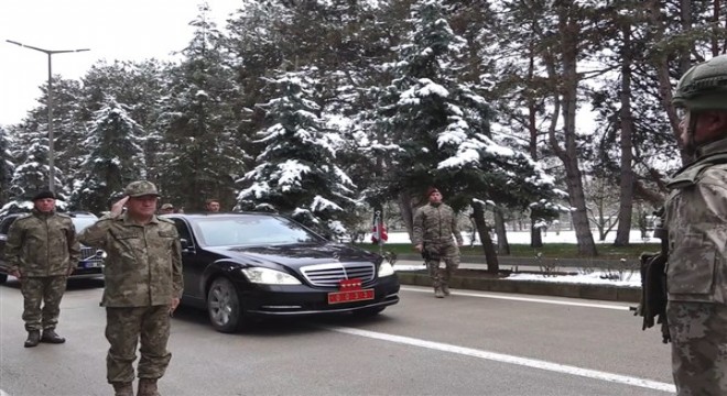 Orgeneral Bayraktaroğlu’ndan 2’nci Komando Tugay Komutanlığı’na ziyaret
