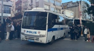 Bayraklı soruşturmasında 43 şüpheli adliyede